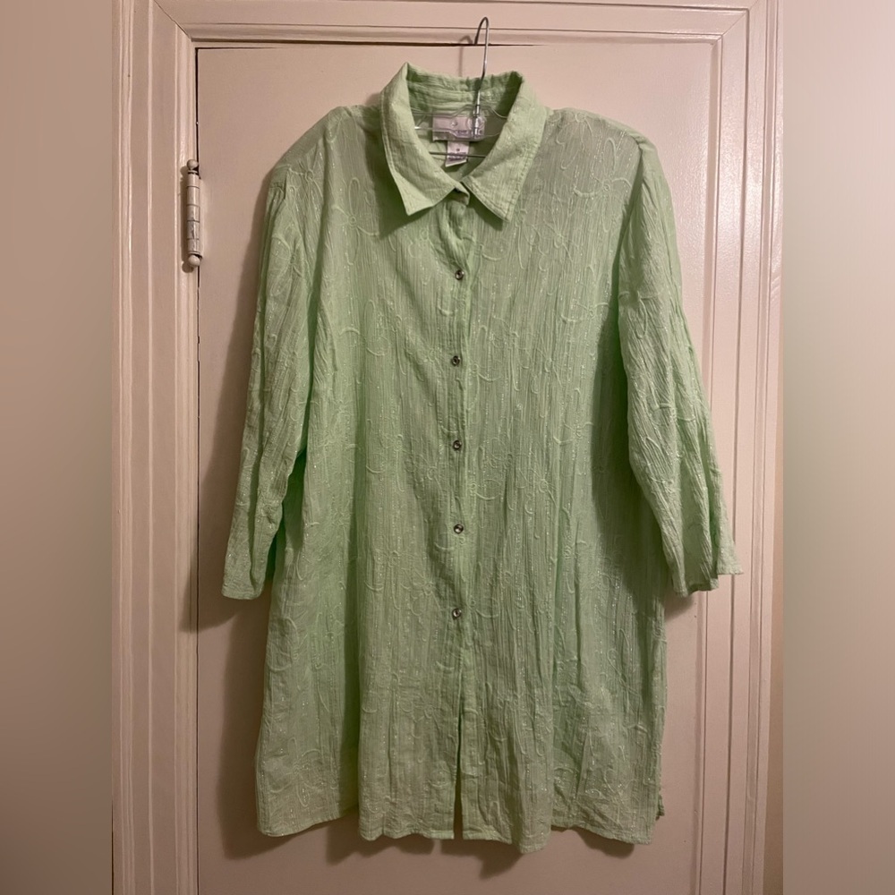 Susan Graver Green Semi Sheer Embroidered Floral Design Metallic Shimmer Top 1X